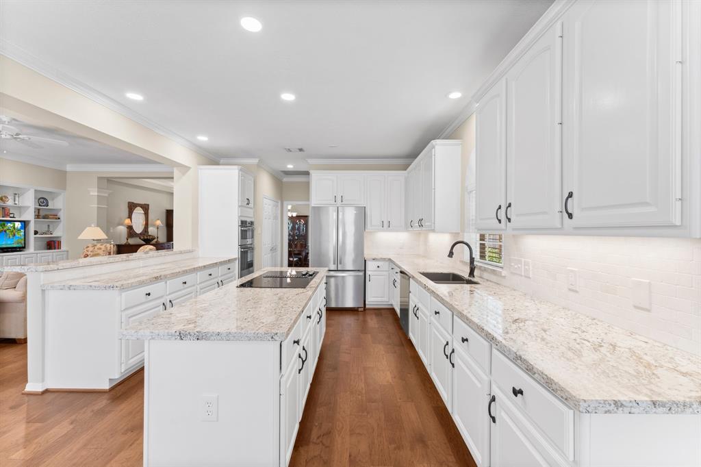 10 Silkbay Place, The Woodlands, Texas image 18
