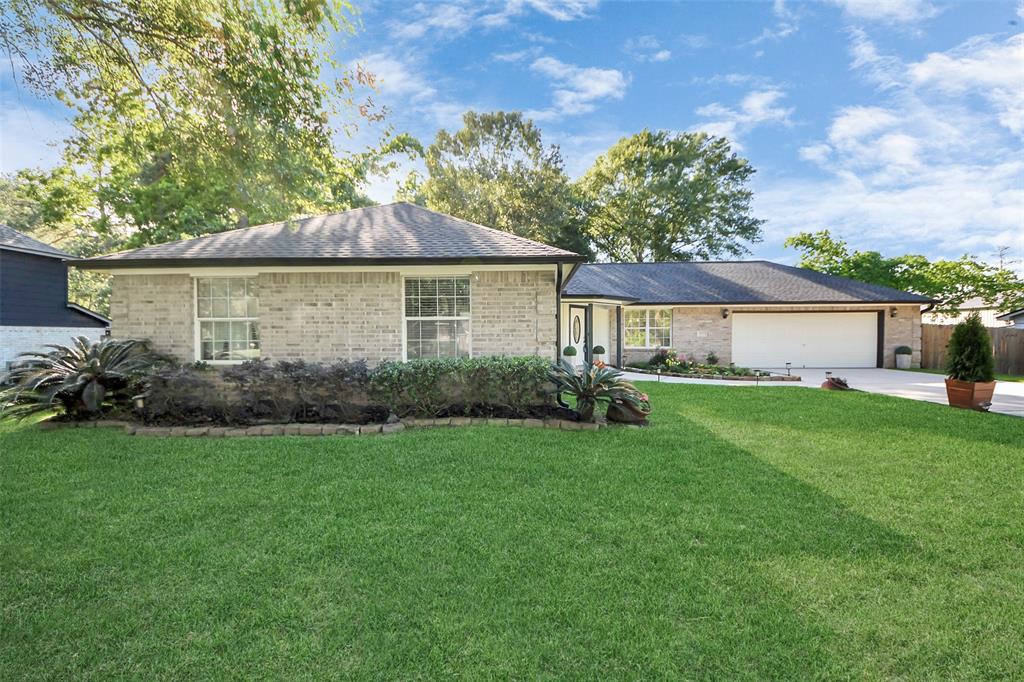607 Shadylake Drive, New Caney, Texas image 2
