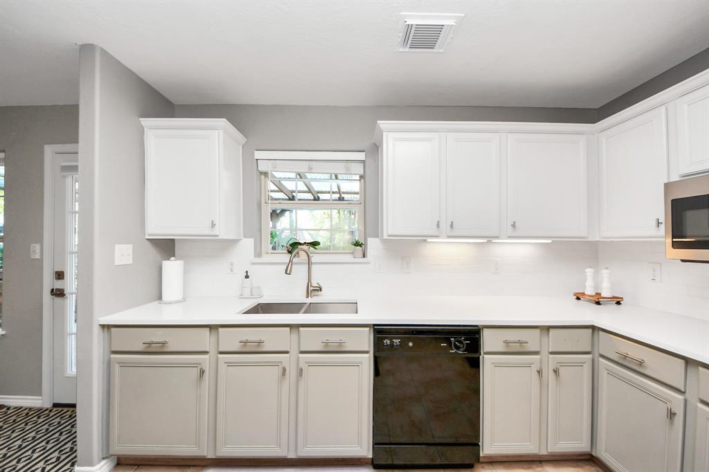 607 Shadylake Drive, New Caney, Texas image 12