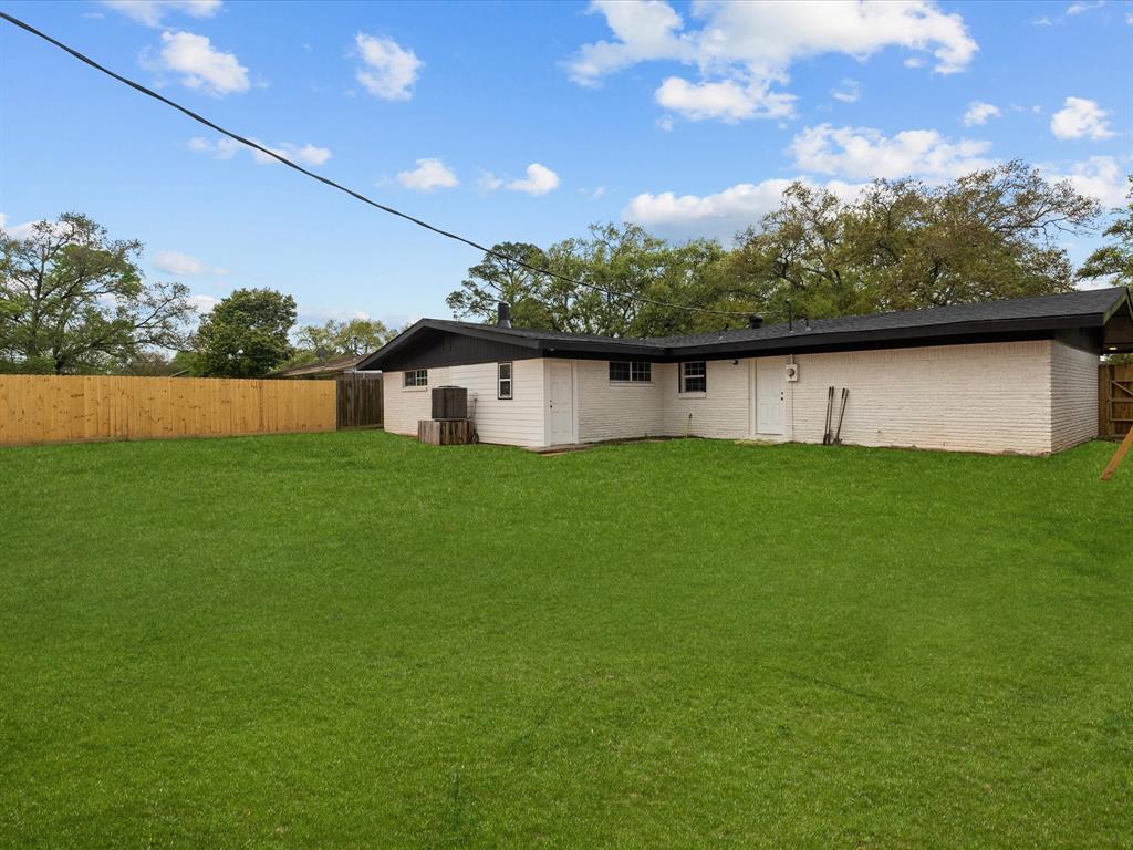 106 Crestview Drive, Hitchcock, Texas image 25