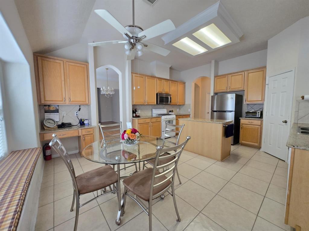 17427 N Riata Lake Drive, Cypress, Texas image 10