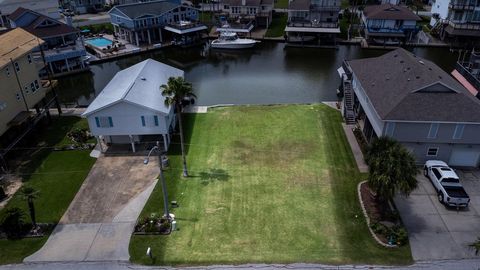 Photo of 46 Bamboo Road, Tiki Island, TX 77554 (MLS # 17964492)