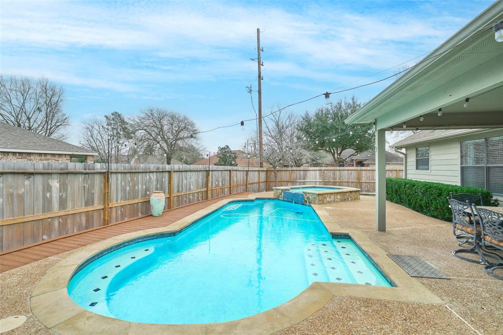 5102 Sleepy Point, Willis, Texas image 38