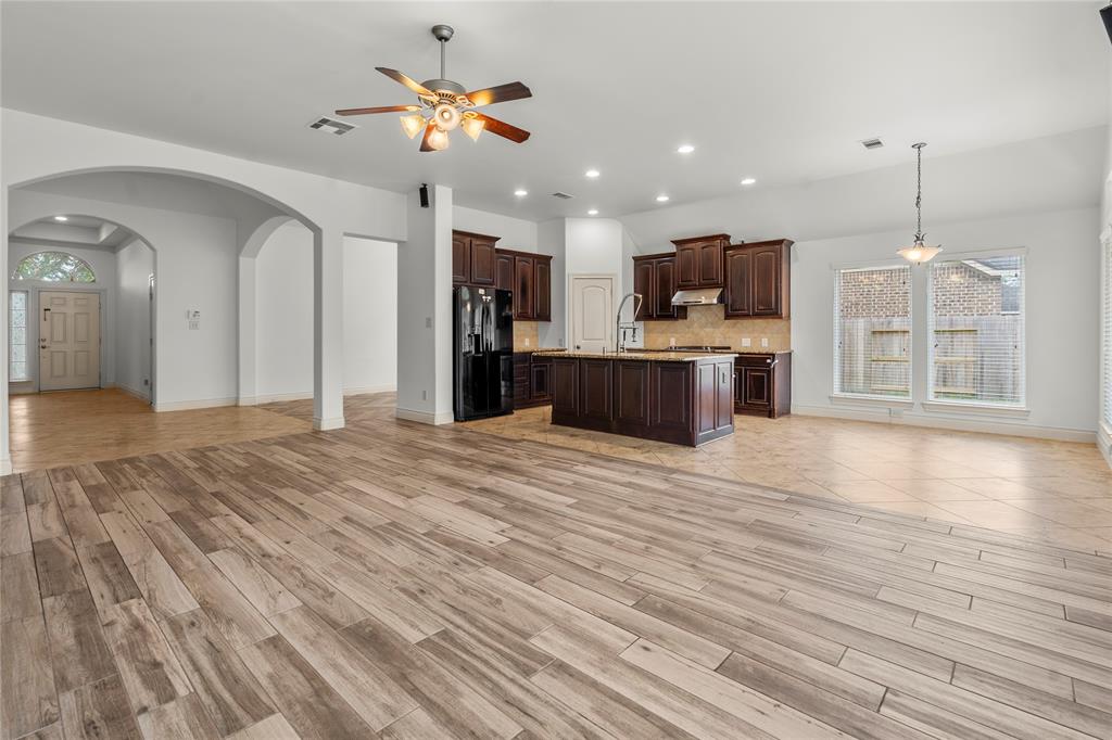 14001 Bright Glen Drive, Pearland, Texas image 7