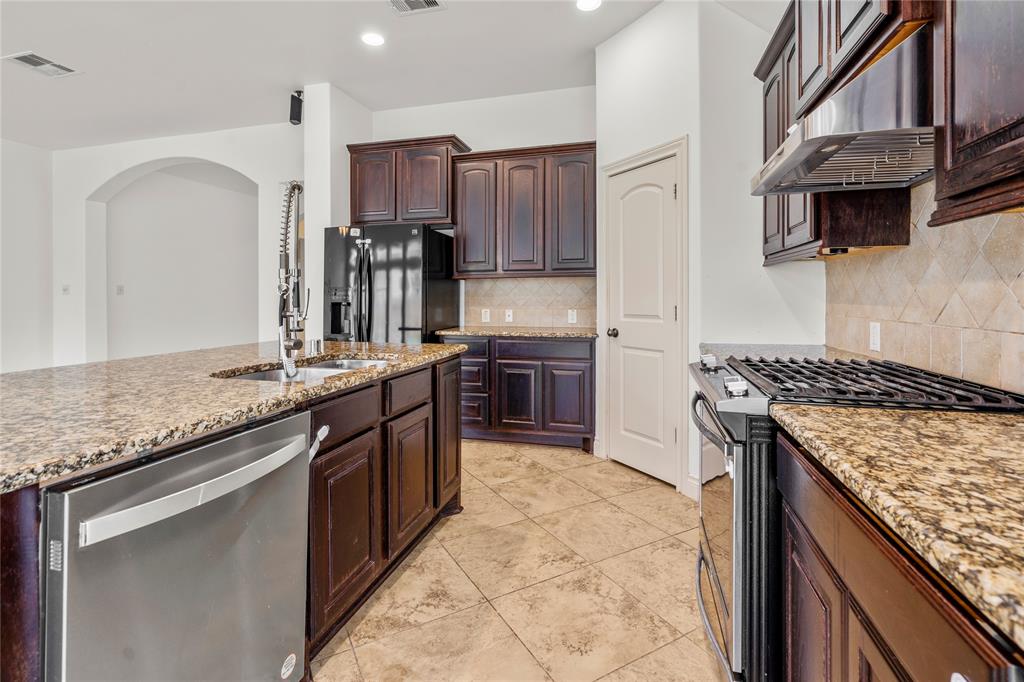 14001 Bright Glen Drive, Pearland, Texas image 9