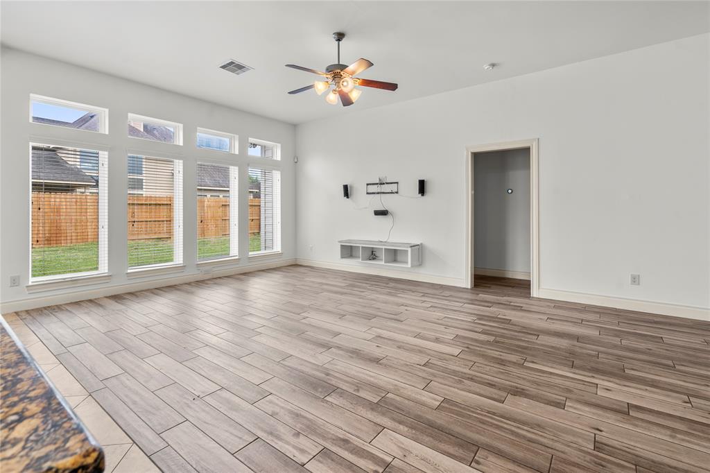 14001 Bright Glen Drive, Pearland, Texas image 6