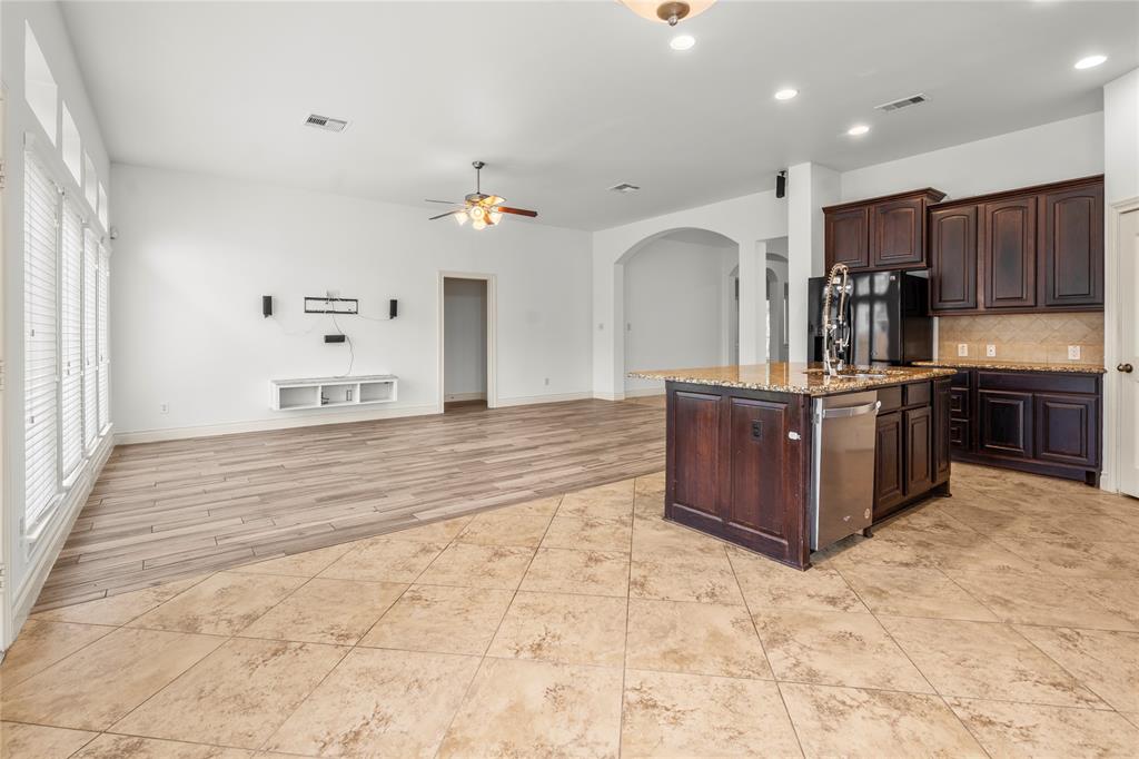 14001 Bright Glen Drive, Pearland, Texas image 11