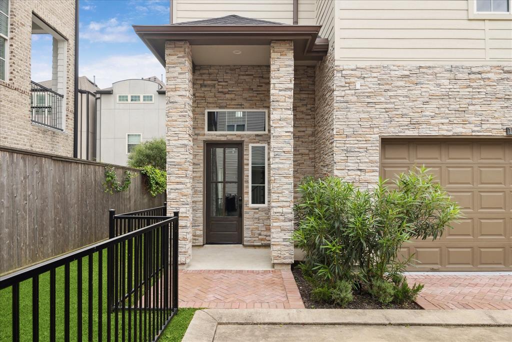 10935 Brookeshire Chase Lane, Houston, Texas image 3