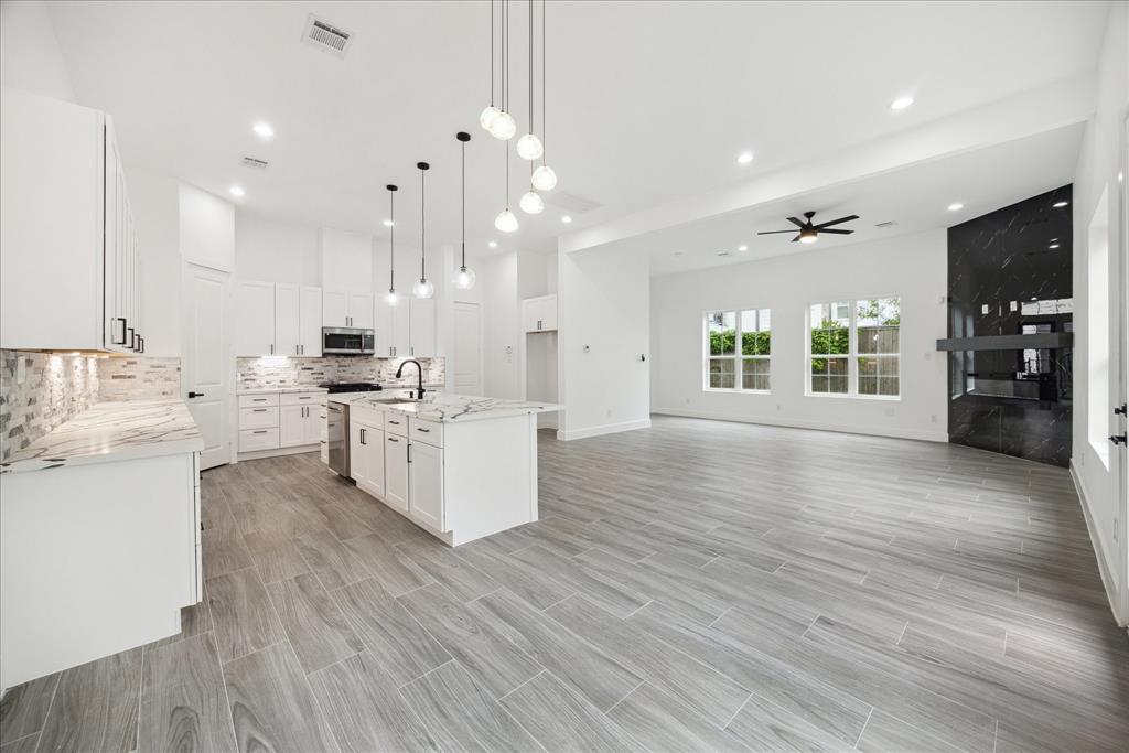 10935 Brookeshire Chase Lane, Houston, Texas image 19