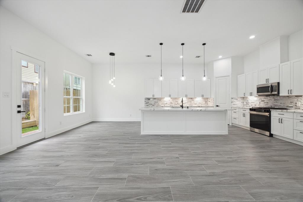 10935 Brookeshire Chase Lane, Houston, Texas image 13