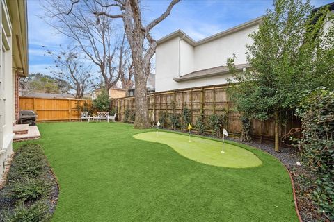 A home in West University Place