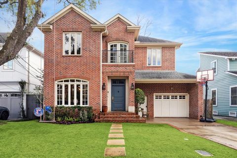 A home in West University Place