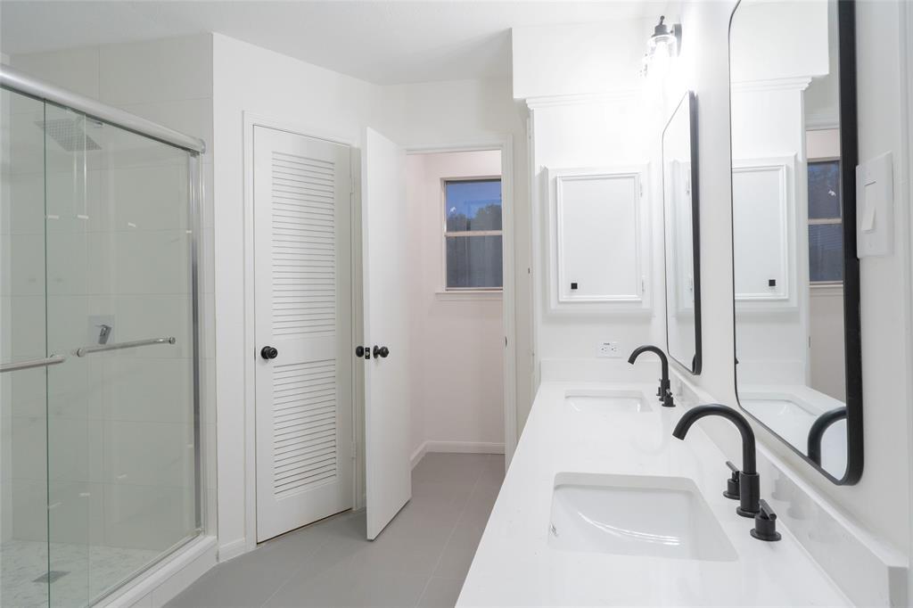 18007 Ravenfield Drive, Houston, Texas image 38
