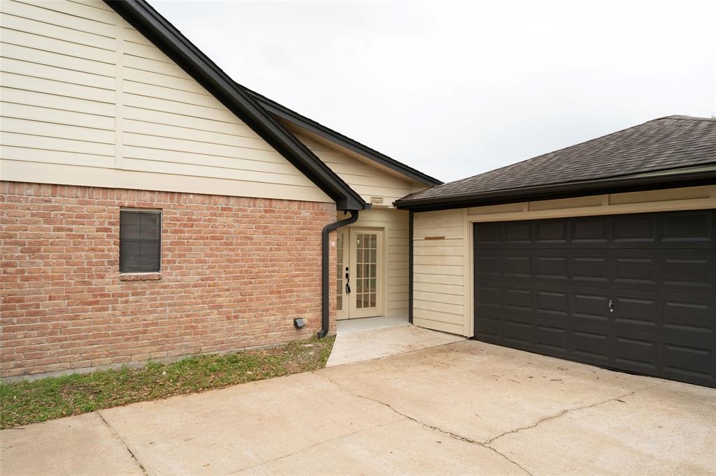 18007 Ravenfield Drive, Houston, Texas image 4
