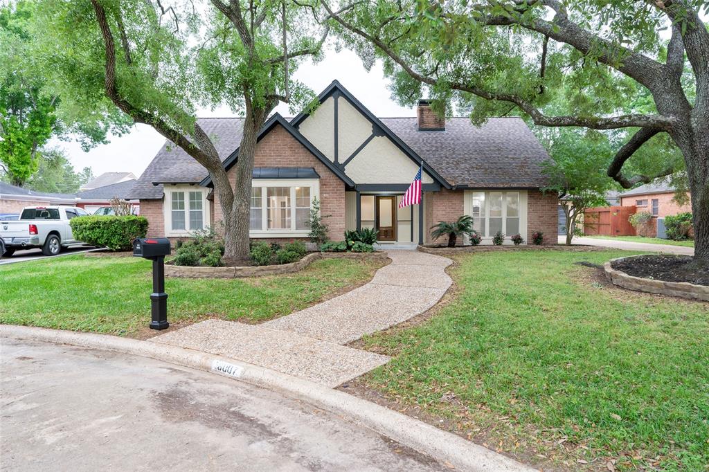 18007 Ravenfield Drive, Houston, Texas image 1