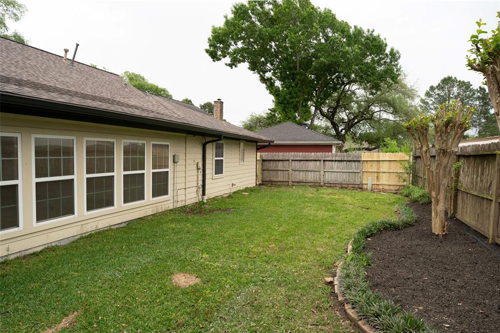 18007 Ravenfield Drive, Houston, Texas image 6