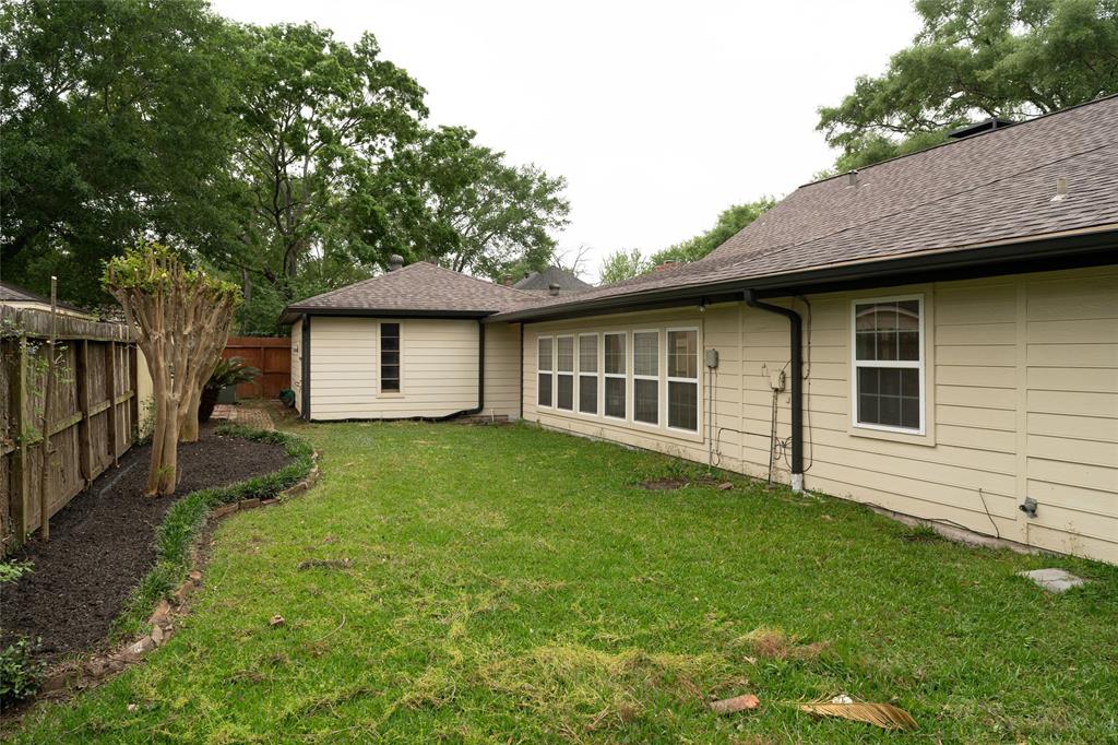 18007 Ravenfield Drive, Houston, Texas image 7