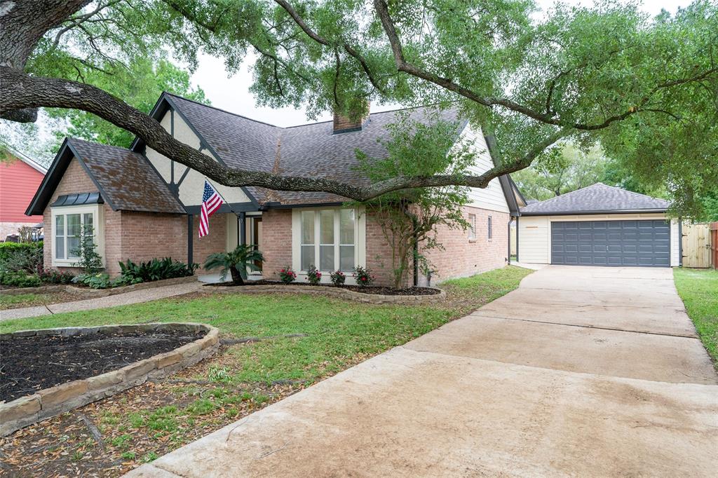 18007 Ravenfield Drive, Houston, Texas image 3