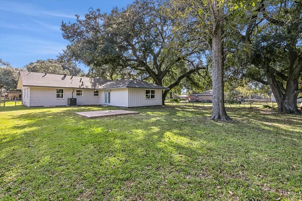 330 W Cypress Ave, Winnie, Texas image 30