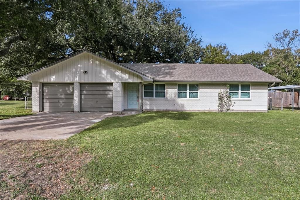 330 W Cypress Ave, Winnie, Texas image 1