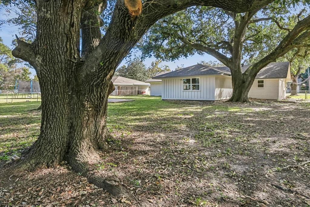 330 W Cypress Ave, Winnie, Texas image 32