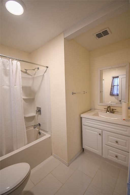 Photo 13 of 19 of 112 N Isley Street house