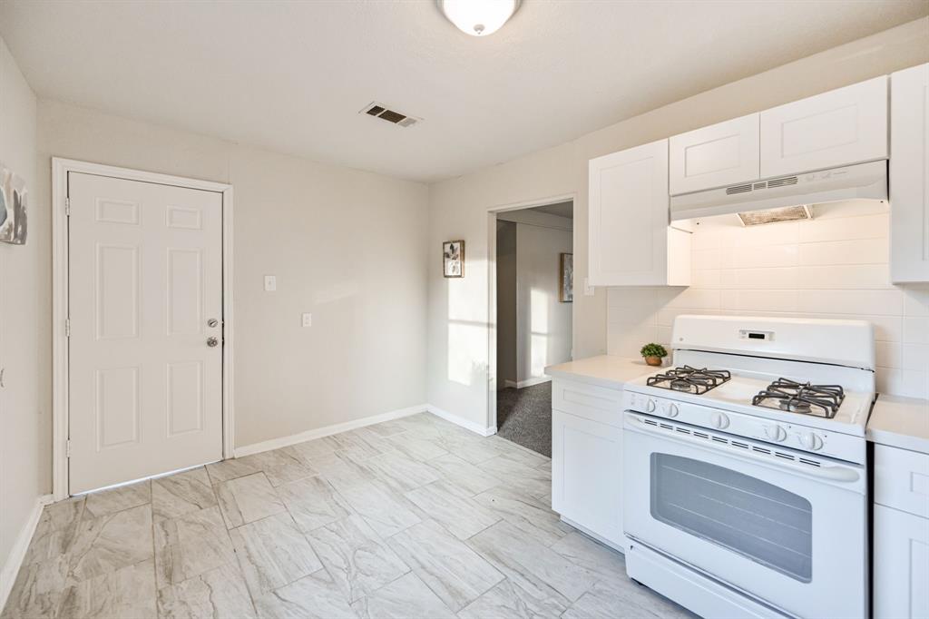9306 Chesterfield Drive, Houston, Texas image 11