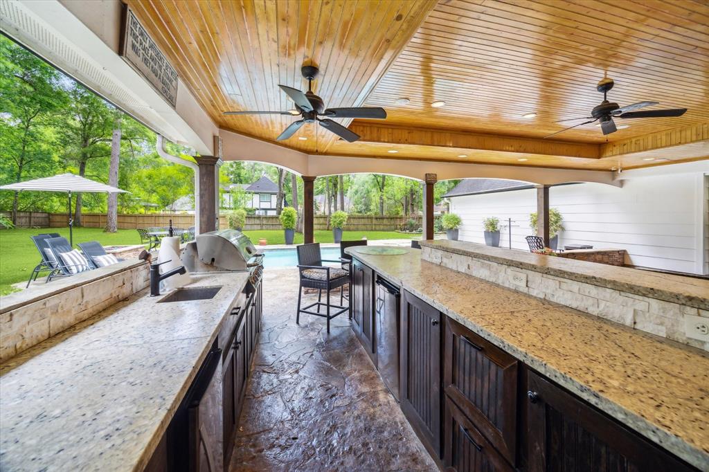 2910 Royal Circle Drive, Kingwood, Texas image 31