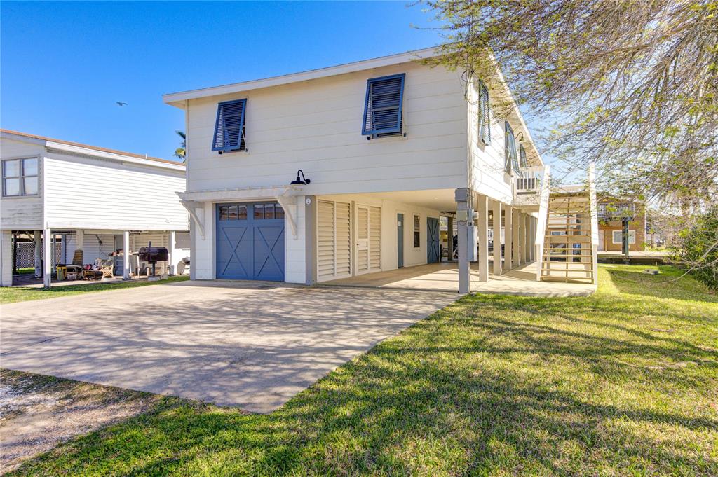 2 Highland Drive, Hitchcock, Texas image 1