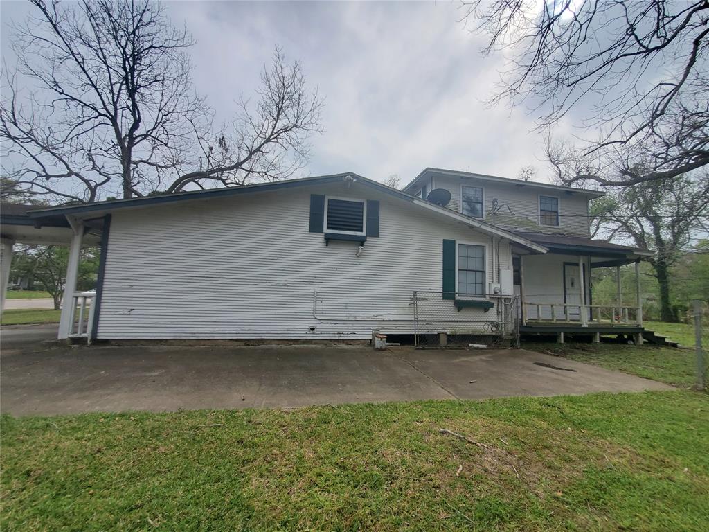 607 Winding Way Street, Lake Jackson, Texas image 3