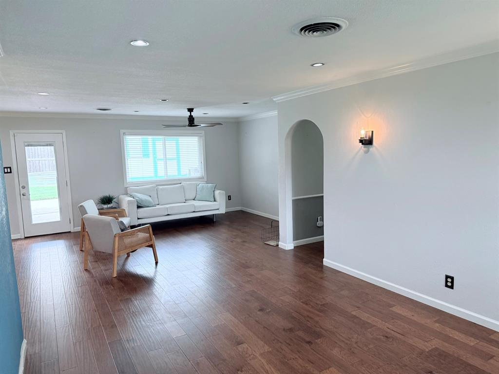 2407 Willowby Drive, Houston, Texas image 4