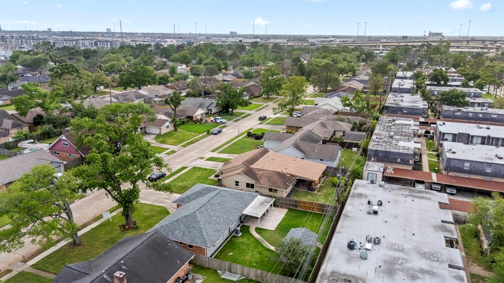 2407 Willowby Drive, Houston, Texas image 30