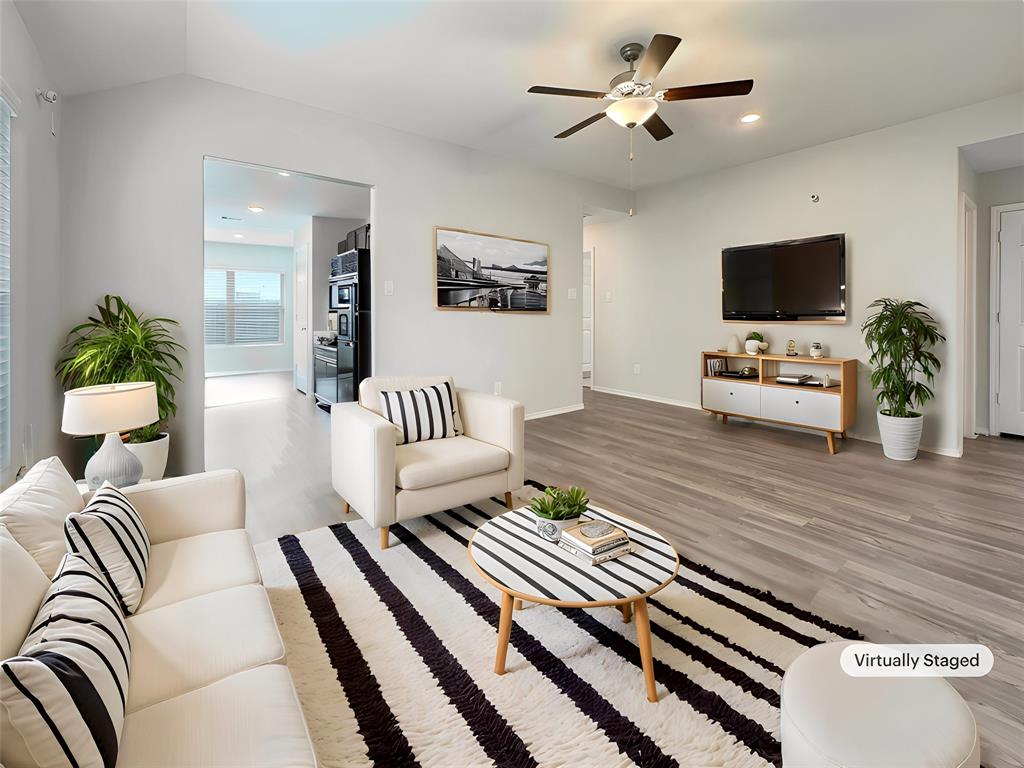4322 Magnolia Bay Drive, Baytown, Texas image 2