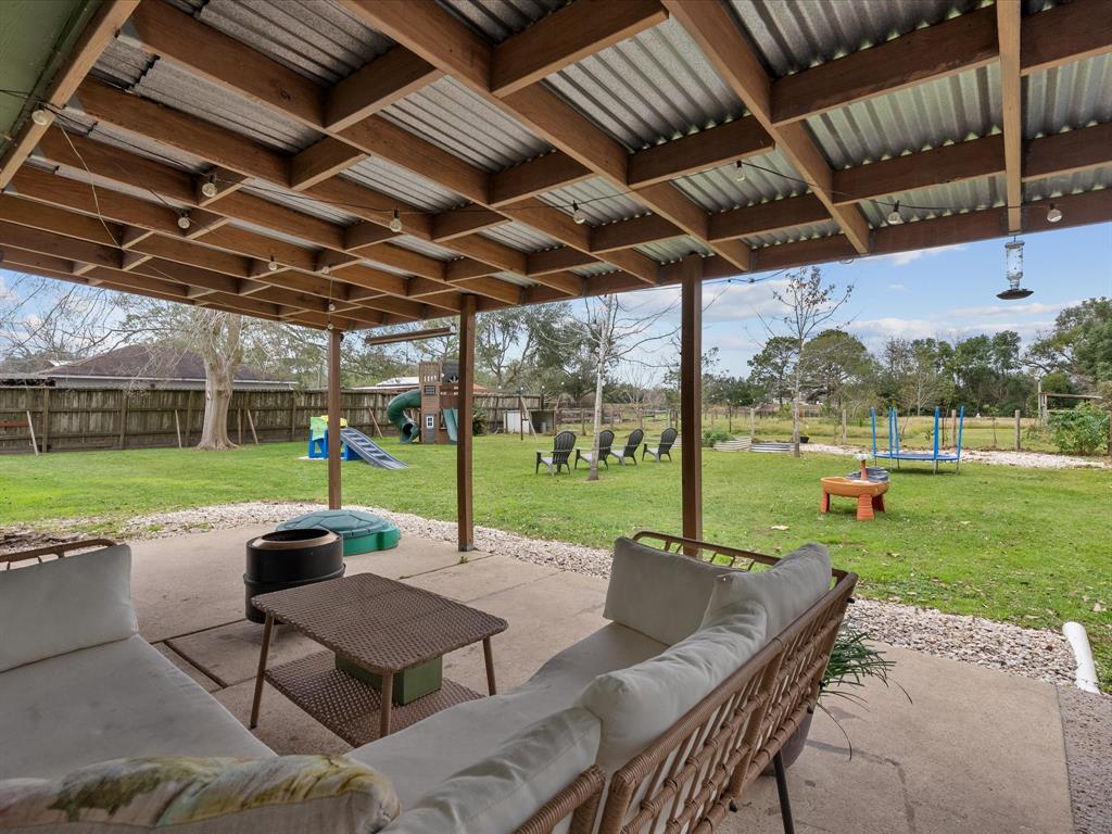 587 County Road 949e, Alvin, Texas image 37