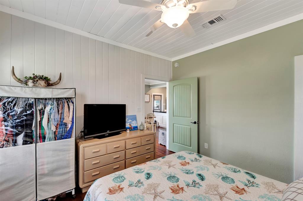 11 Enchanted Lane, Port Alto, Texas image 9