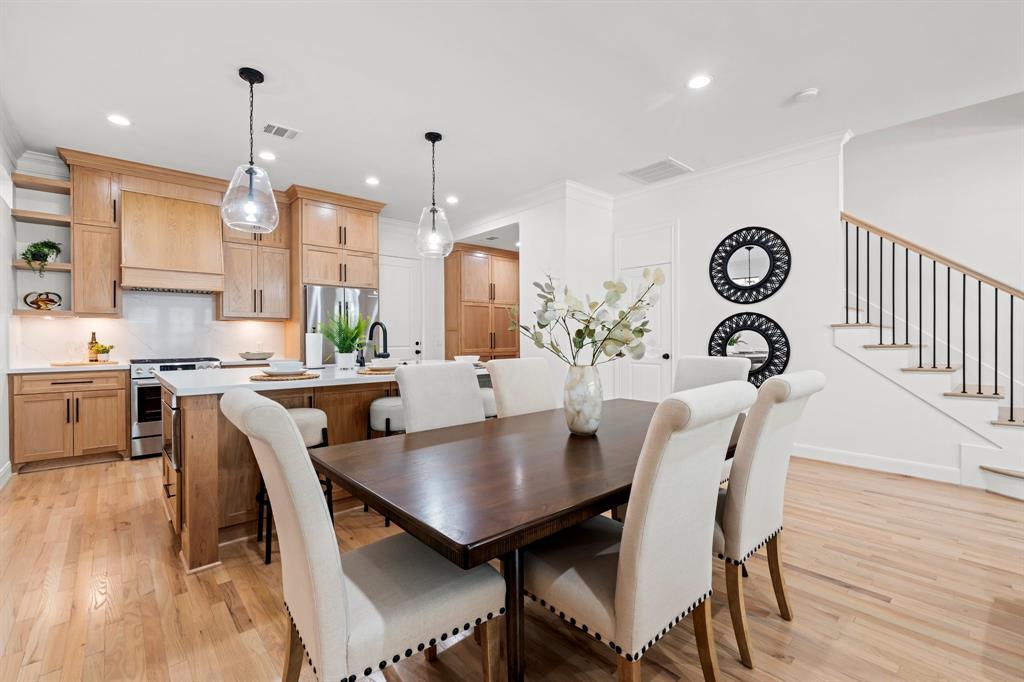 26 Riva Row, The Woodlands, Texas image 3