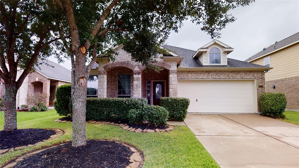 13112 Southern Way Lane, Pearland, Texas image 1