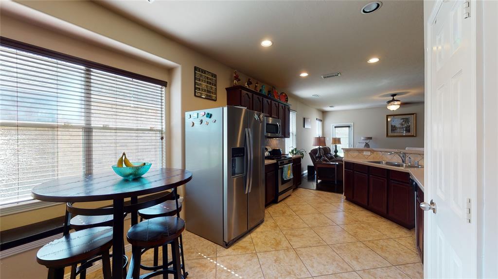 13112 Southern Way Lane, Pearland, Texas image 9