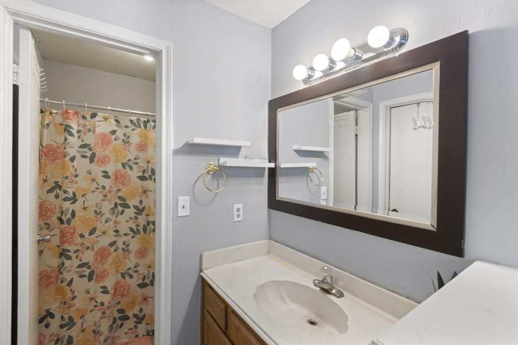 1305 Clover Drive, Angleton, Texas image 18
