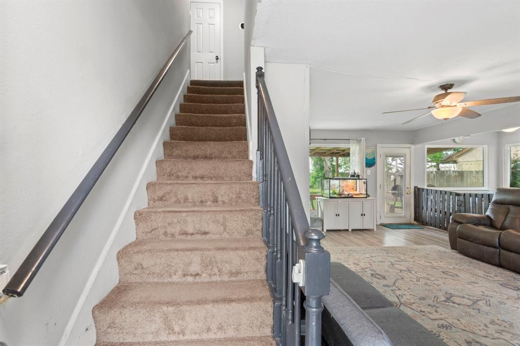1305 Clover Drive, Angleton, Texas image 10
