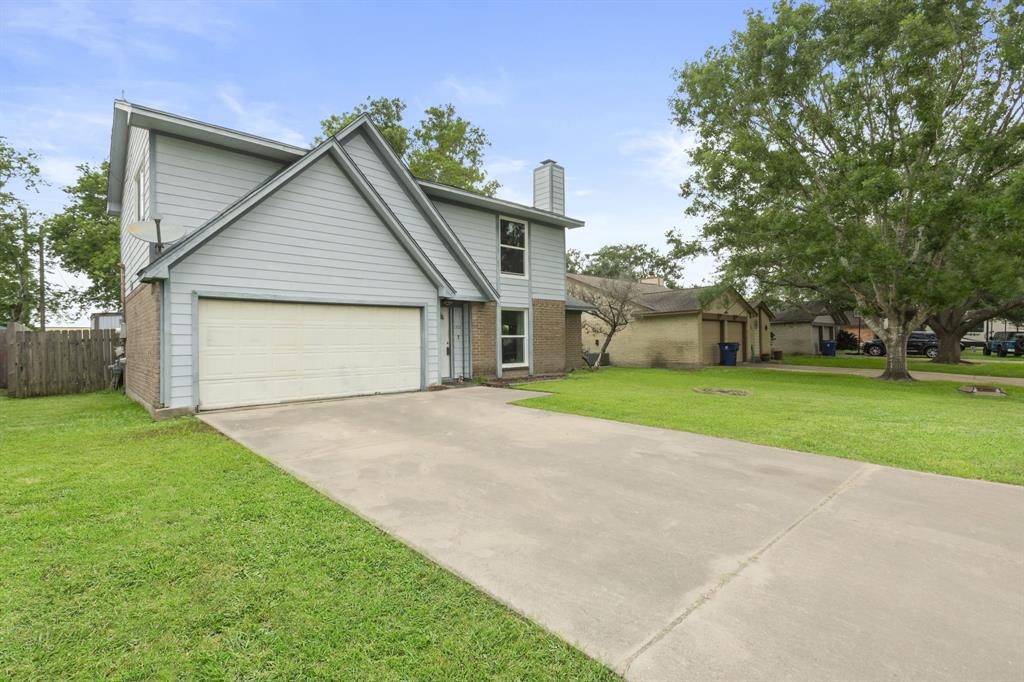 1305 Clover Drive, Angleton, Texas image 3