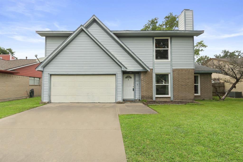 1305 Clover Drive, Angleton, Texas image 1