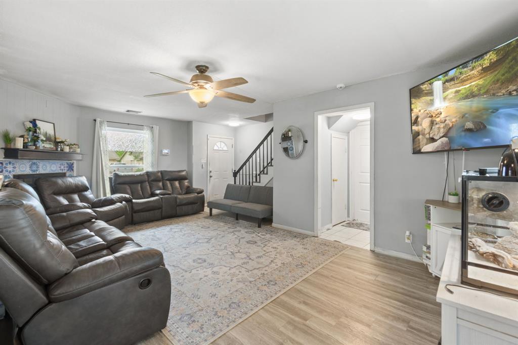 1305 Clover Drive, Angleton, Texas image 5