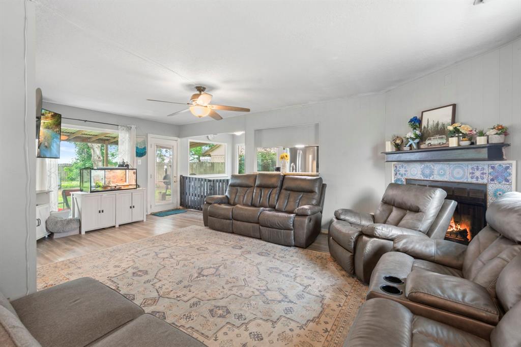 1305 Clover Drive, Angleton, Texas image 9