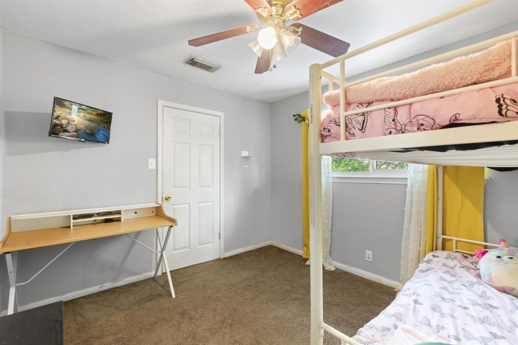 1305 Clover Drive, Angleton, Texas image 14