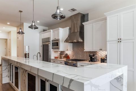 2124 Banks Street Houston TX 77098