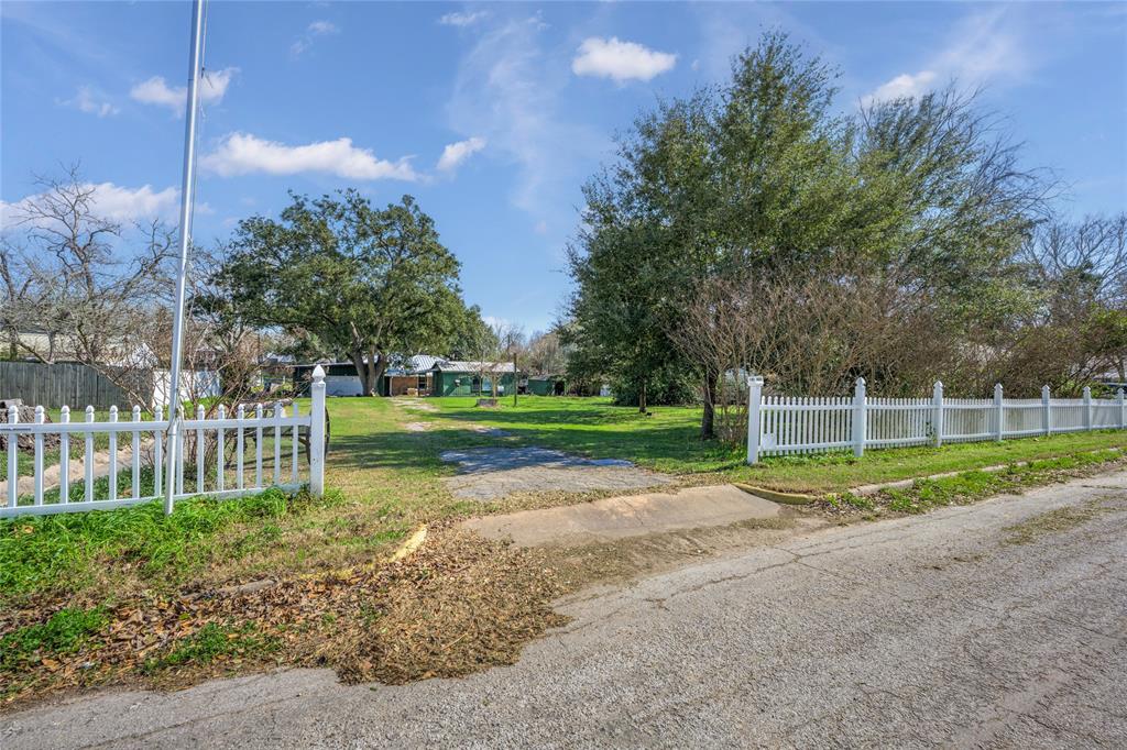 232 S Holland St, Bellville, Texas image 27