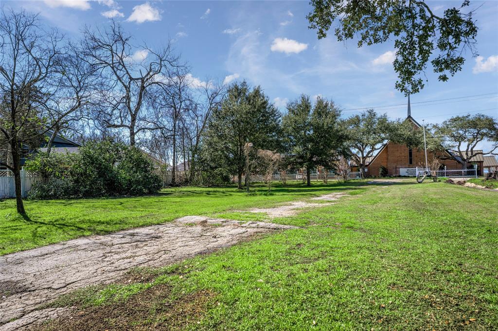 232 S Holland St, Bellville, Texas image 25