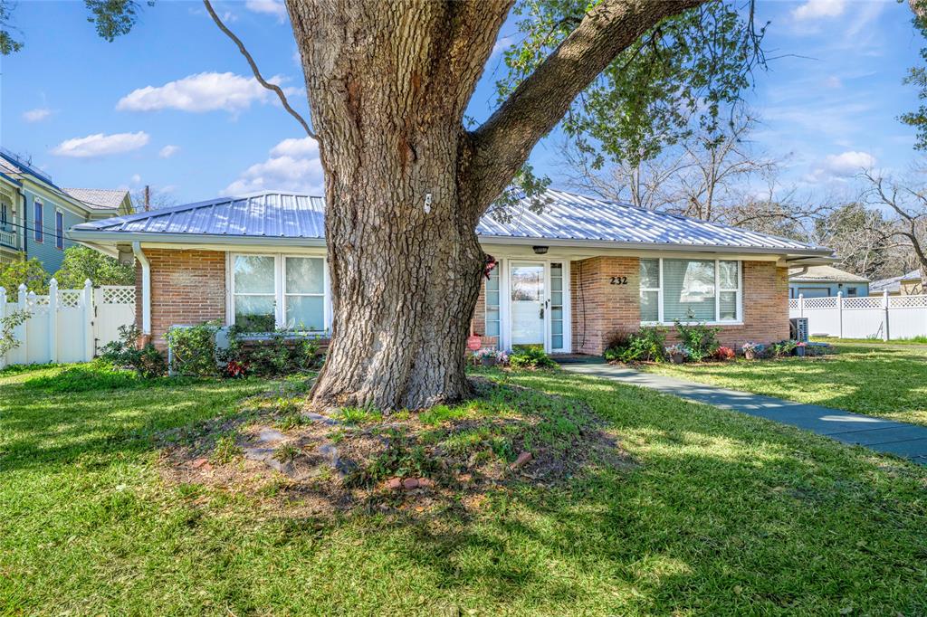 232 S Holland St, Bellville, Texas image 22