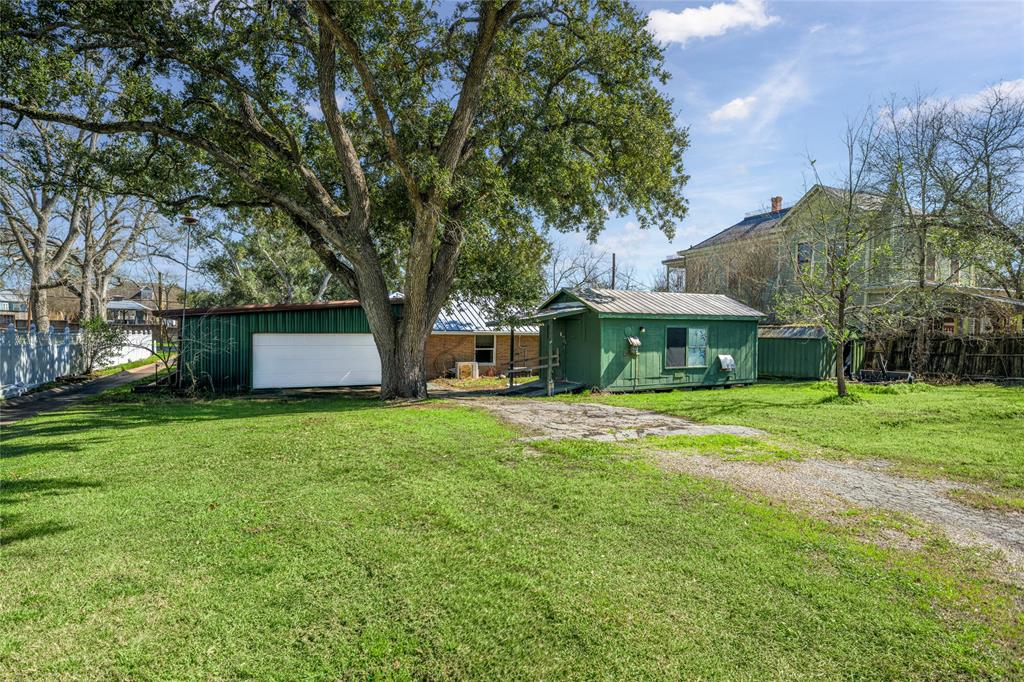 232 S Holland St, Bellville, Texas image 24